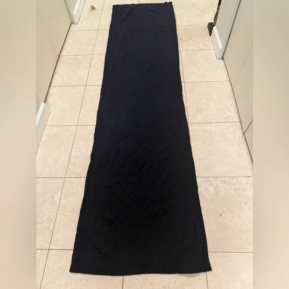 💙Banana Republic Navy Blue Scarf💙 - Picture 7 of 8